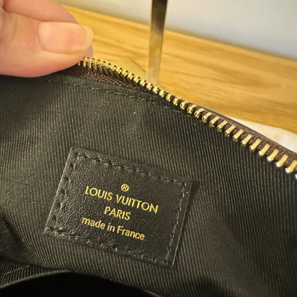 Authentic Louis Vuitton Odeon Tote MM in Damier Ebene - Picture 11 of 12